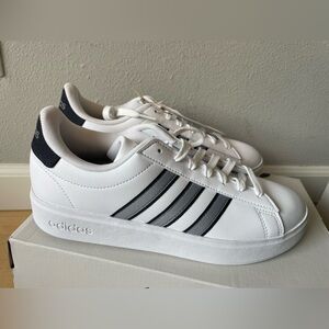 NWT classic adidas superstar style sneakers